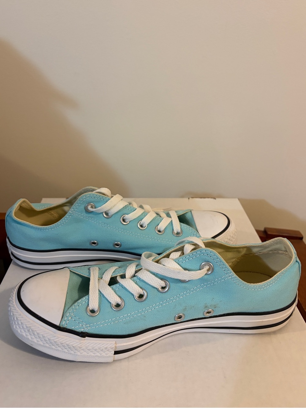 Converse All Star Low Top Shoe. Color: Poolside. Size: Men’s 6.5/ Women’s 8.5